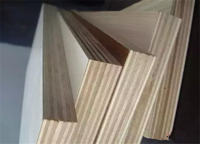 左右手家居安裝師傅告訴你，做衣柜應(yīng)該用什么板材？