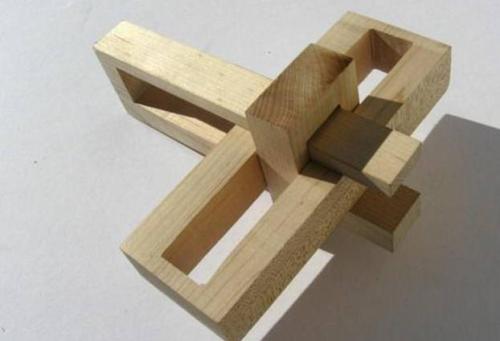 作為紅木家具的靈魂，榫卯的優(yōu)勢及保養(yǎng)維護